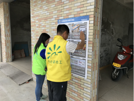 阜沙鎮(zhèn)禁毒信息〔2020〕第167期--阜沙禁毒宣傳進(jìn)公交站、進(jìn)廠企、進(jìn)廣場（2020.11.17 