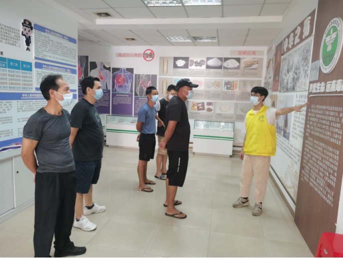 阜沙鎮(zhèn)禁毒信息〔2022〕第224期-- 弘揚(yáng)禁毒精神，筑牢禁毒防線-阜沙鎮(zhèn)組織群眾參觀禁毒教育基地