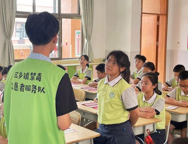 三鄉(xiāng)鎮(zhèn)開展“開學(xué)第一課，無毒伴我行”禁毒教育宣傳活動(dòng)圖片4_副本.jpg