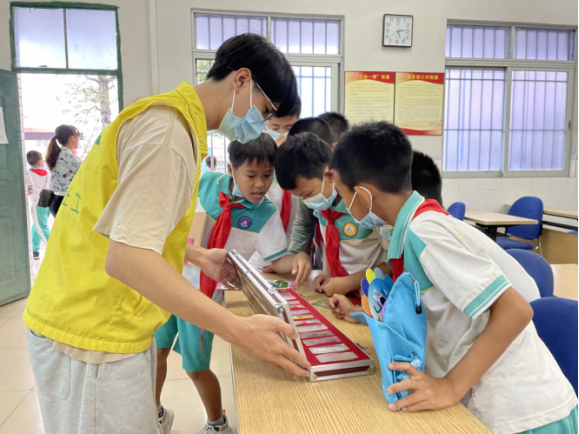 阜沙鎮(zhèn)禁毒信息〔2022〕第254期--【禁毒攻堅(jiān)】“無毒青春,健康校園”—阜沙鎮(zhèn)開展禁毒宣傳進(jìn)校園